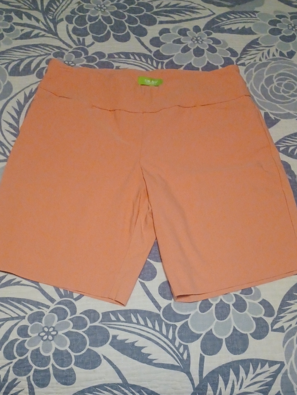 Swing Control Women’s Salmon Pull-On Bermuda Golf Shorts Size 12 Stretch Pockets